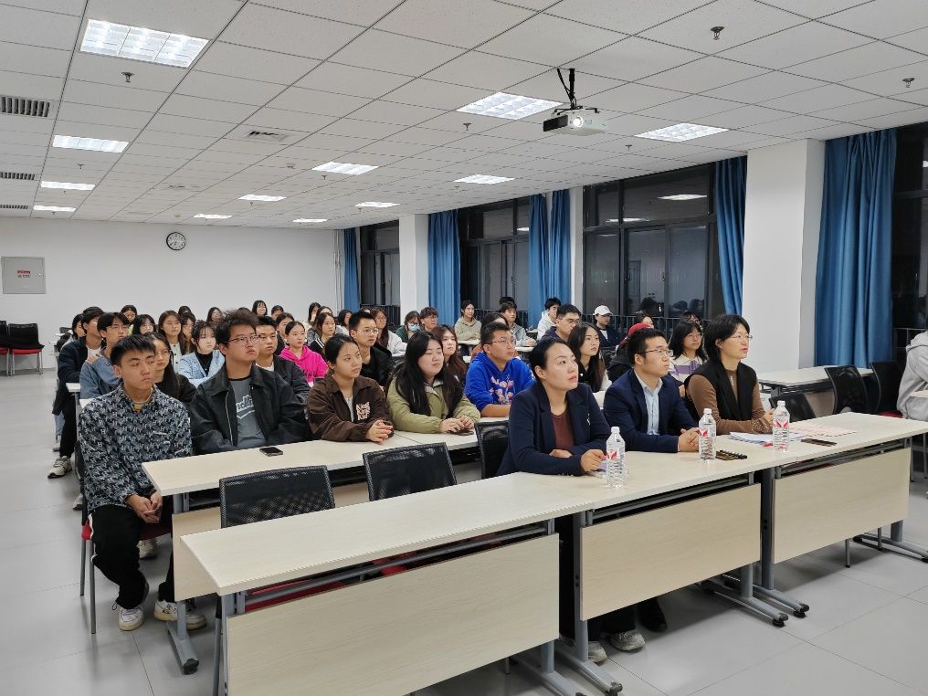 说明: D:\钉钉存储\2024.10.29港澳宝曲资料大全学风联络员聘书颁发大会照片\微信图片_20241029221504.jpg